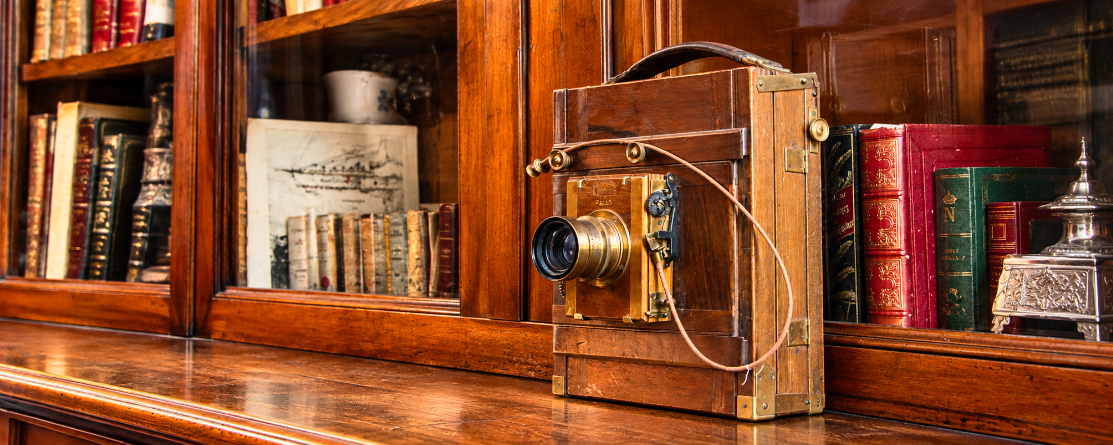 Chambre photographique de voyage en bois avec un objectif en laiton,