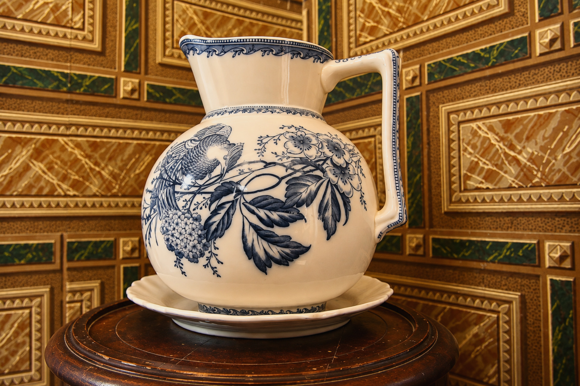 Pichet ancien en porcelaine bleue