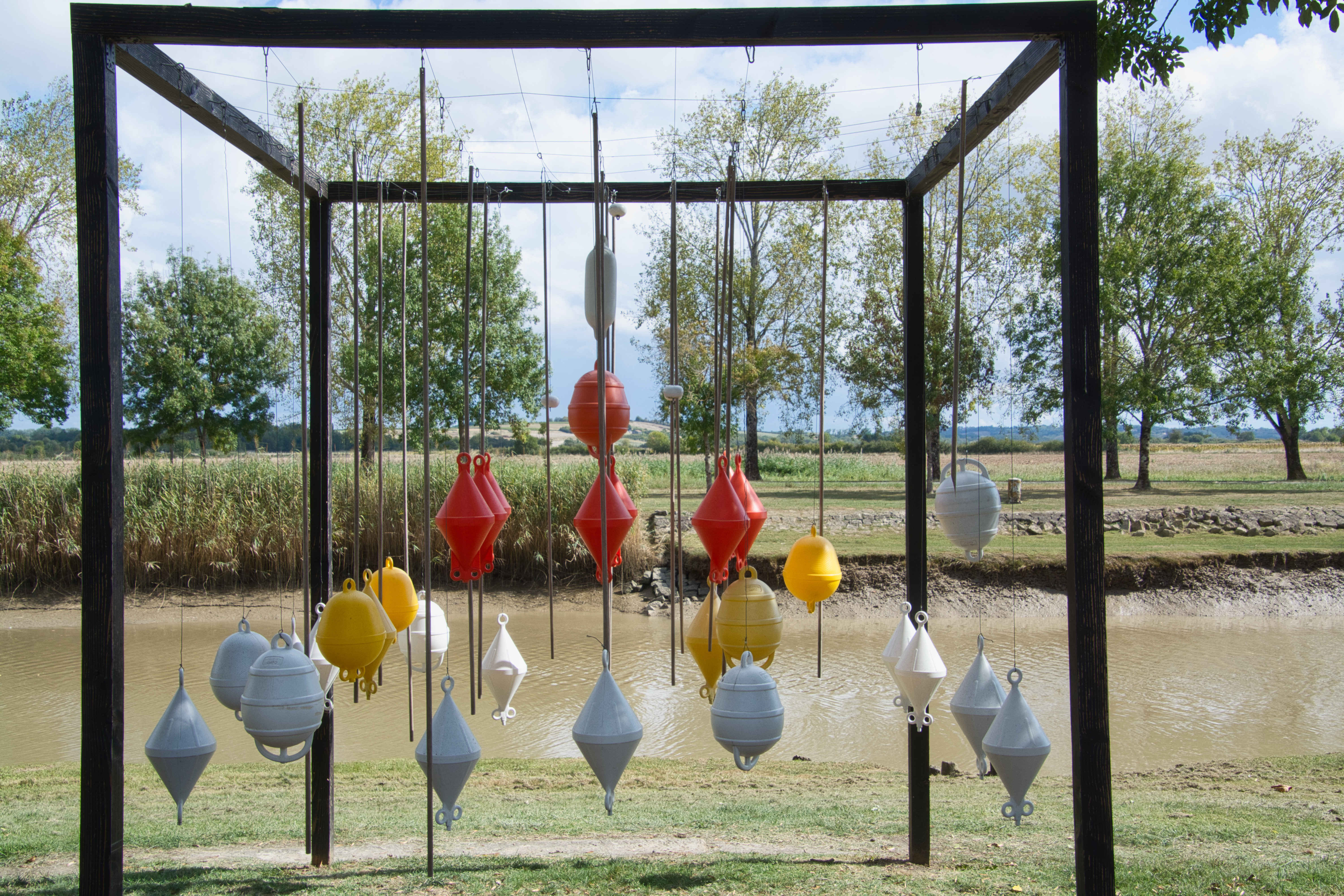Passage « szél határ » de l'artiste plasticienne Karinka Szabo Detchart Cette œuvre est installée le long du chenal de Port Maubert (3)
