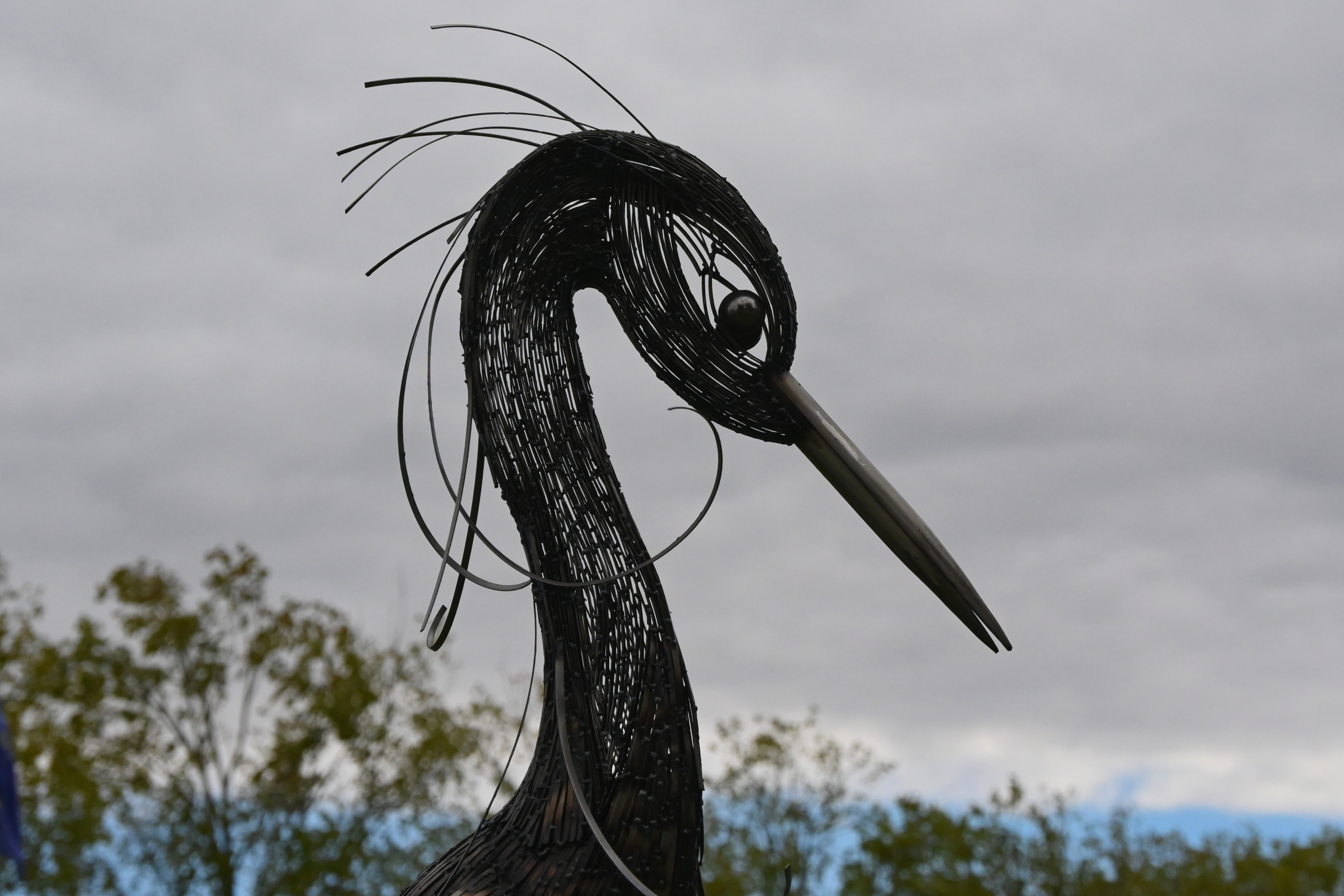 Une installation monumentale représentant trois grands hérons sculptés par l'artiste Laurent Garreau (3)