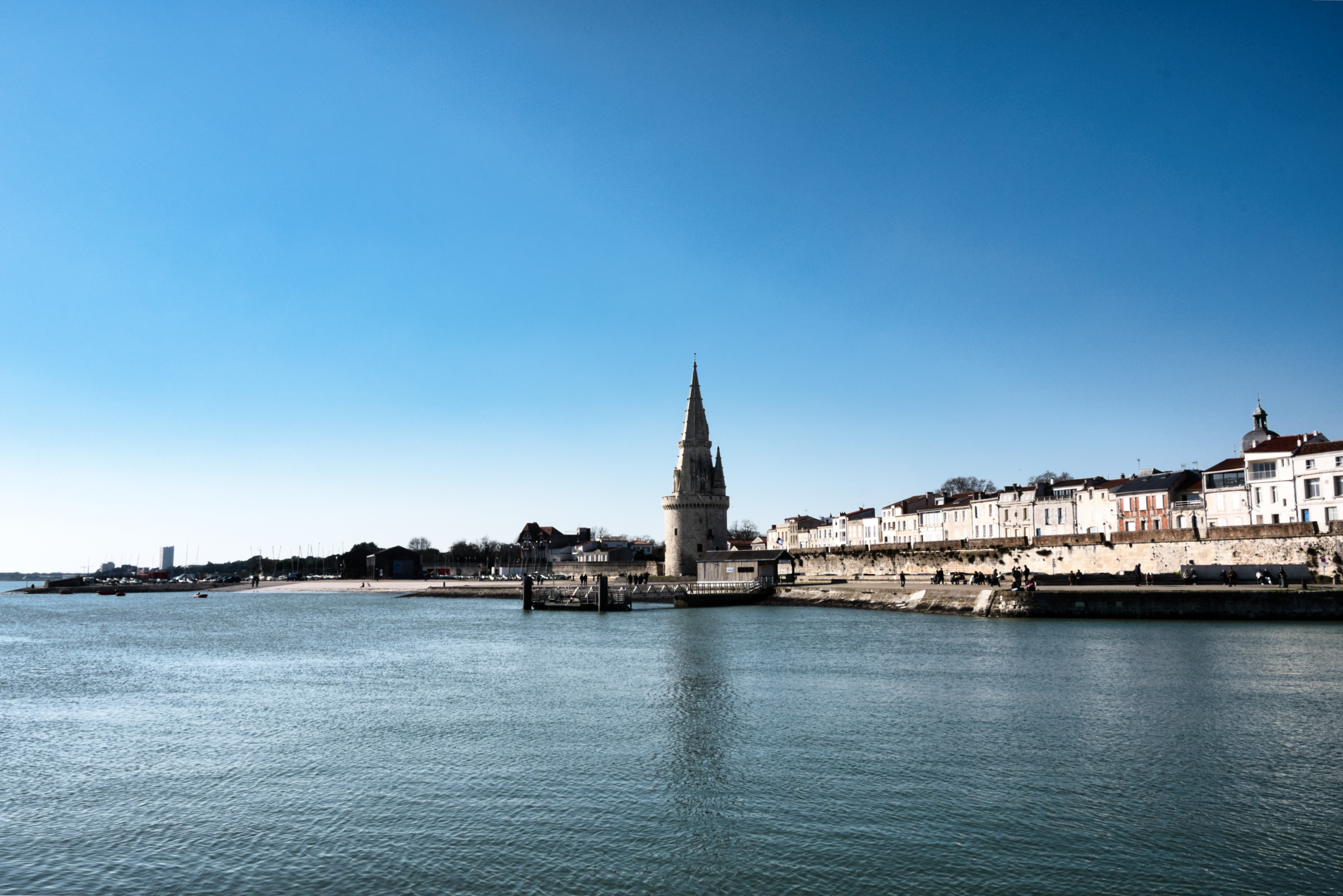 La Rochelle La Grosse Horloge Les deux tours Tour Saint Nicolas Tour de la Chaine l'Eglise Saint Sauveur la Tour de la Lanterne (1)