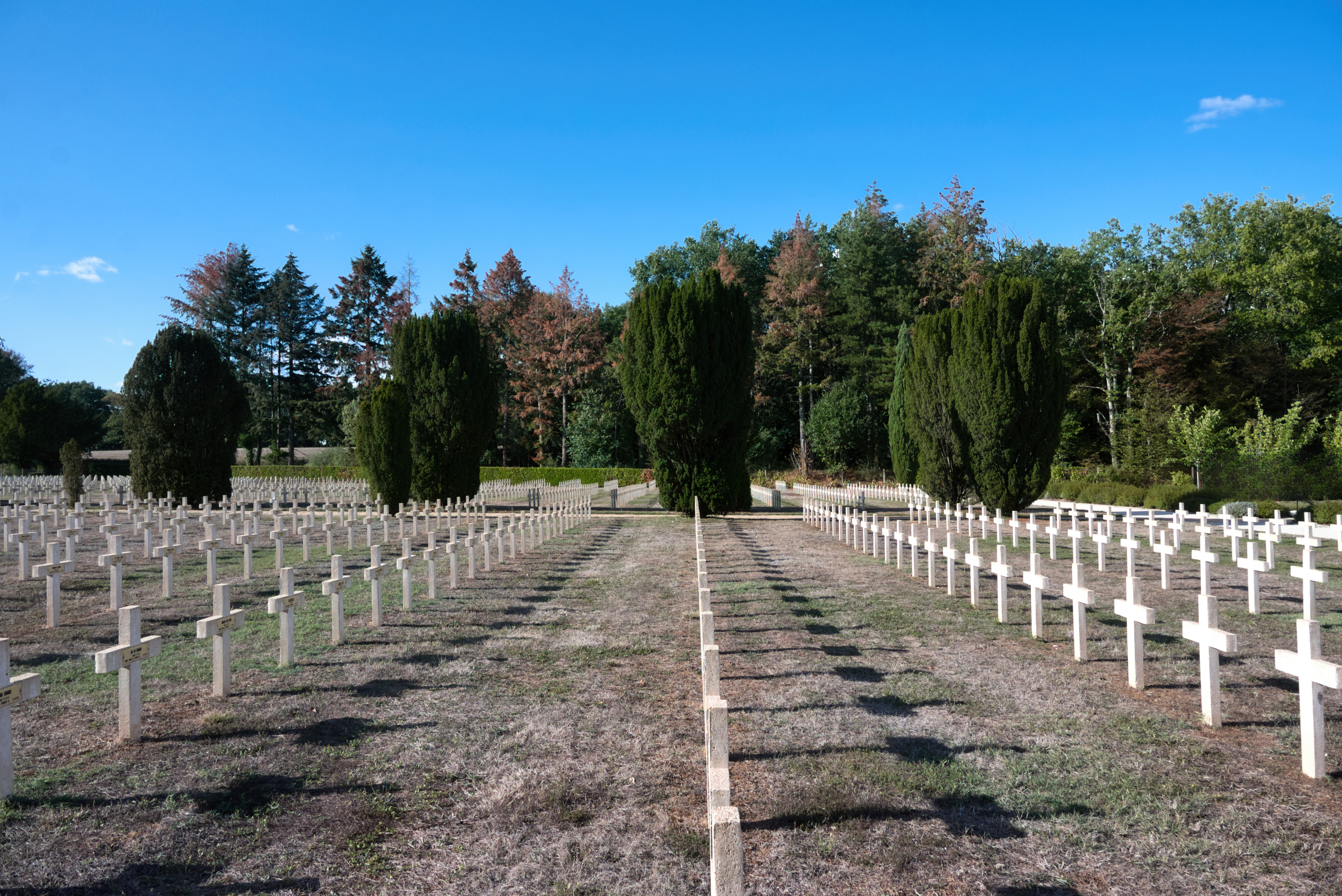 Inauguration Le 21 octobre 1951 par le président Vincent Auriol, Un espace de 2 hectares qui abrite les tombes de plus de 2 200 résistants et soldats (5)