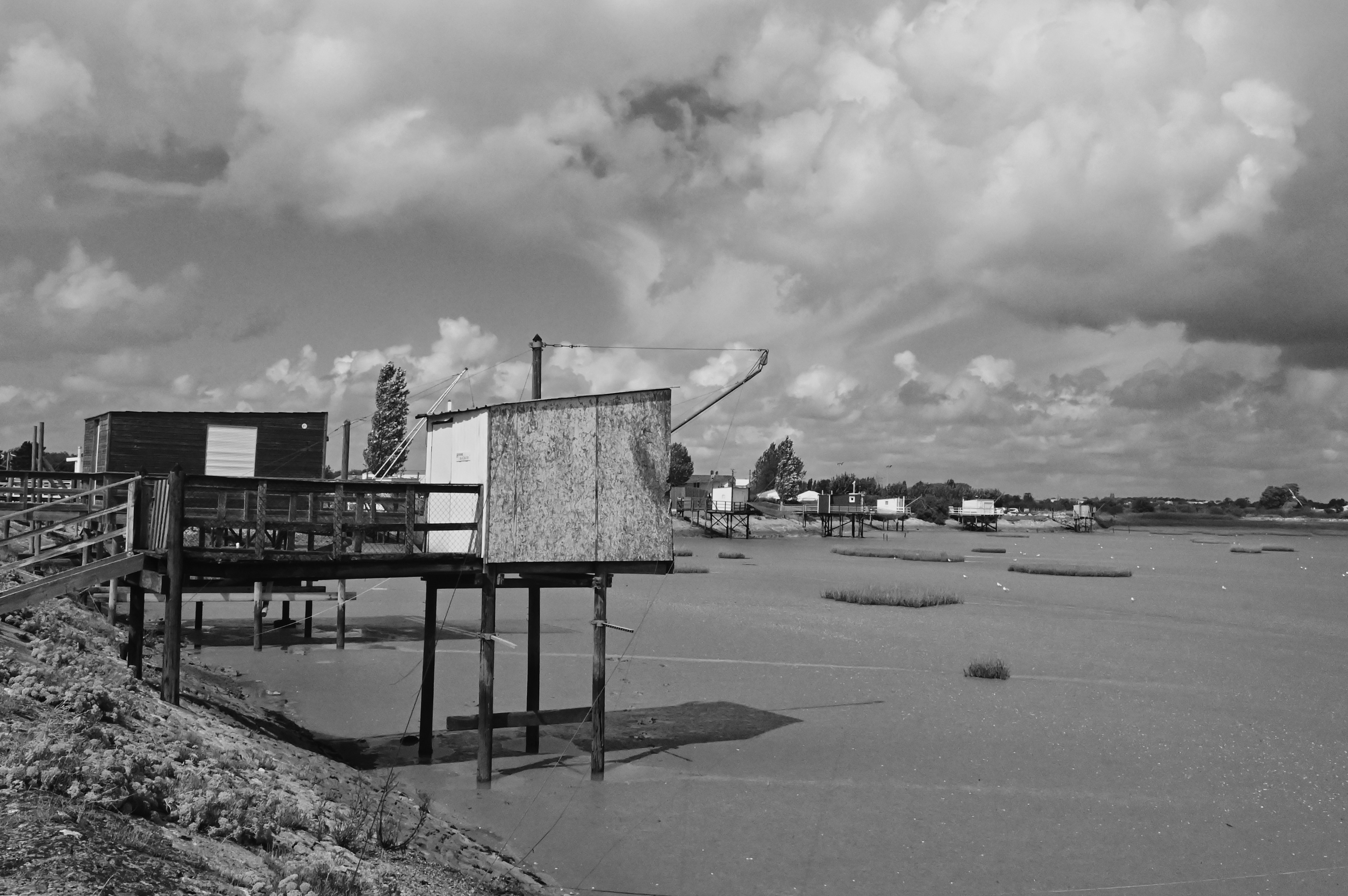 Meschers sur Gironde, avec ses carrelets installés dans les zones vaseuses de l’estuaire de la Gironde.